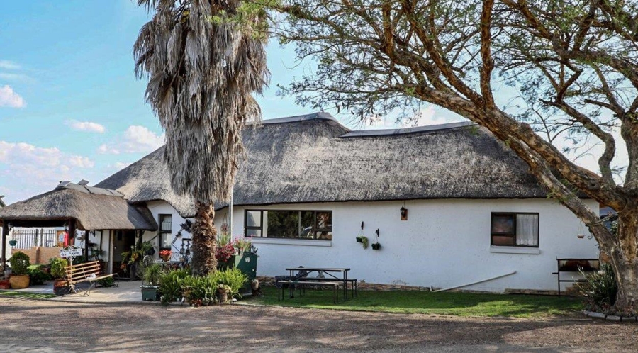 6 Bedroom Property for Sale in Oranjeville Free State